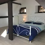 6bed-sleeps12-groupretreat-yogastudio-petfriendly Holiday home *