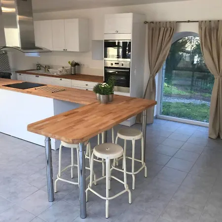 6bed-sleeps12-groupretreat-yogastudio-petfriendly