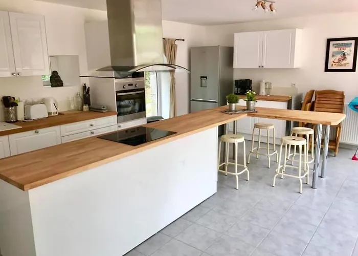 Sleeps14- 5acres- Petfriendly- Neartonormandycoast Holiday home